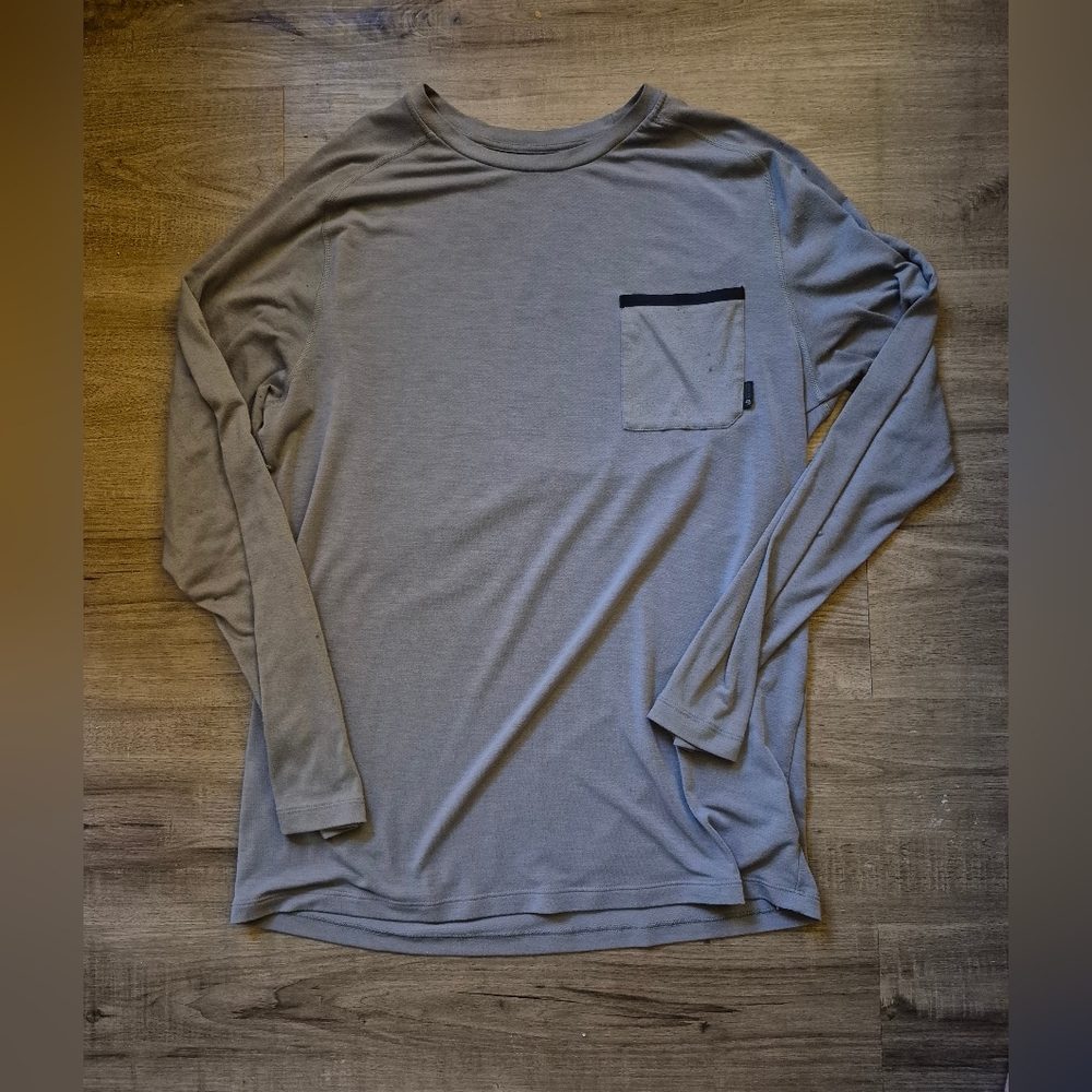Men's Mountain Hardwear Long Sleeve Shirt with Pocket